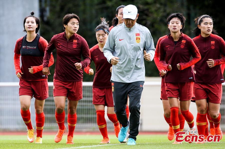Players of China attend the training session ahead of the group B match between South Africa and China at the 2019 FIFA Women\'s World Cup in Paris, France, June 11, 2019. (Photo: China News Service/Fu Tian)