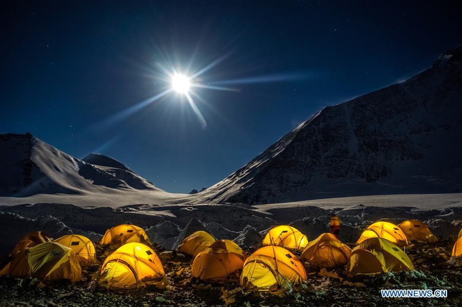 Photo taken on Sept. 6, 2017 shows the night scenery of a campsite on Mt. Qomolangma. (Xinhua/Tashi Tsering)