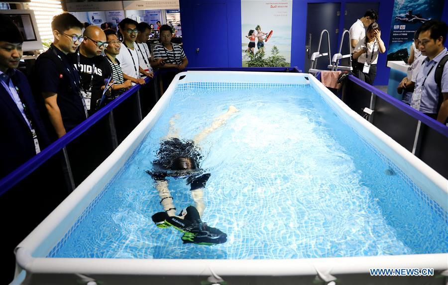 A staff member demonstrates an underwater booster for diving during the 2019 Consumer Electronics Show (CES) Asia in east China\'s Shanghai, June 11, 2019. The 2019 Consumer Electronics Show (CES) Asia kicked off on Tuesday in Shanghai. The three-day exhibition showcased the latest achievements in 5G technology, artificial intelligence, augmented/virtual reality and vehicle technology. (Xinhua/Fang Zhe)