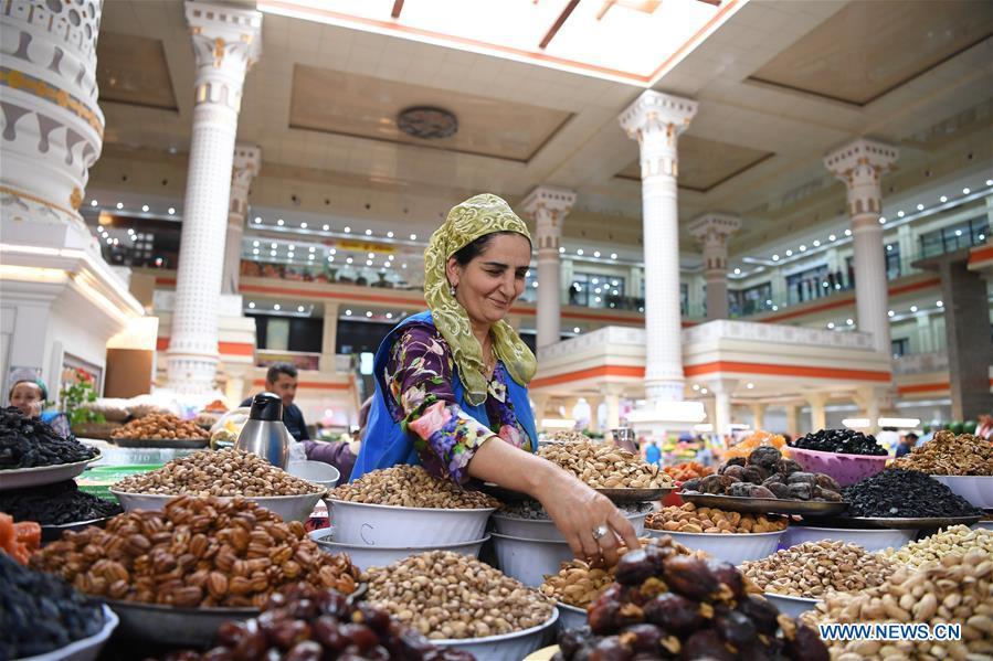 A vendor sells dried fruits and nuts in Dushanbe, capital of Tajikistan, June 10, 2019. (Xinhua/Sadat)