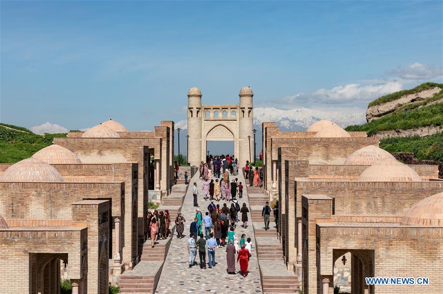 People visit Hisor Fortress, west of Dushanbe, Tajikistan, April 14, 2019. (Xinhua/Bai Xueqi)