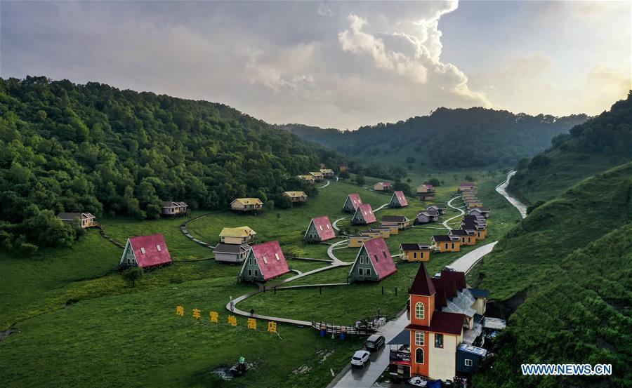 Aerial photo taken on June 12, 2019 shows a RV camp hotel on Guanshan Grassland at Longxian County in Baoji, northwest China\'s Shaanxi Province. (Xinhua/Tao Ming)