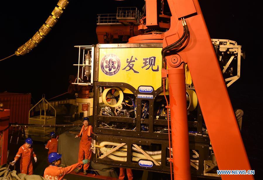Photo taken on June 15, 2019 shows Discovery, a remote operated vehicle aboard KEXUE, returning from the sea in western Pacific Ocean. China\'s research vessel KEXUE (Science) finished its investigation of seamounts in the west of the Pacific Ocean and started to sail back on Saturday evening. KEXUE is scheduled to arrive in Xiamen of China\'s Fujian Province on June 23. (Xinhua/Zhang Xudong)