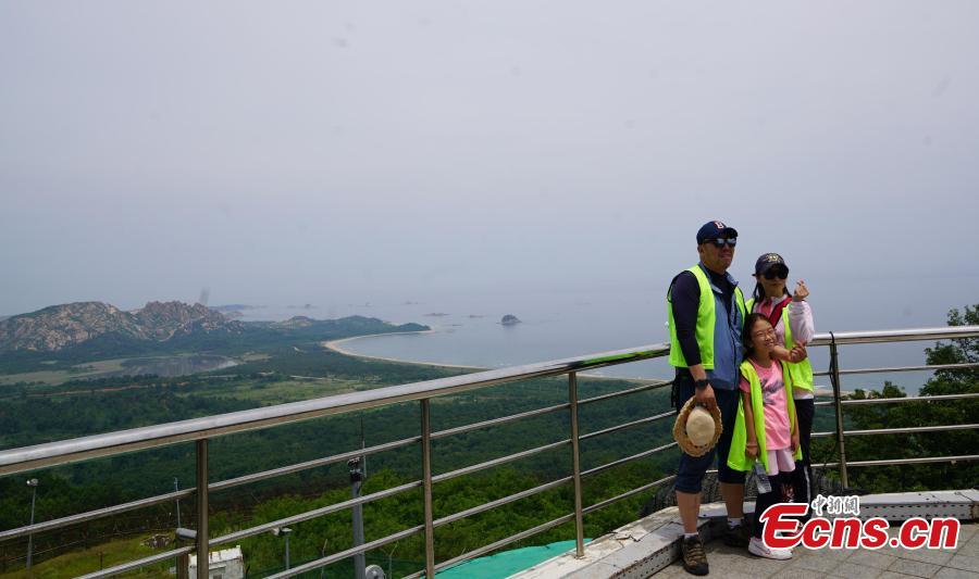 Tourists walk on a hiking trail inside the DMZ, which has divided the Korean Peninsula since the end of the 1950-53 Korean War, in South Korea. (Photo: China News Service/Zeng Ding)
