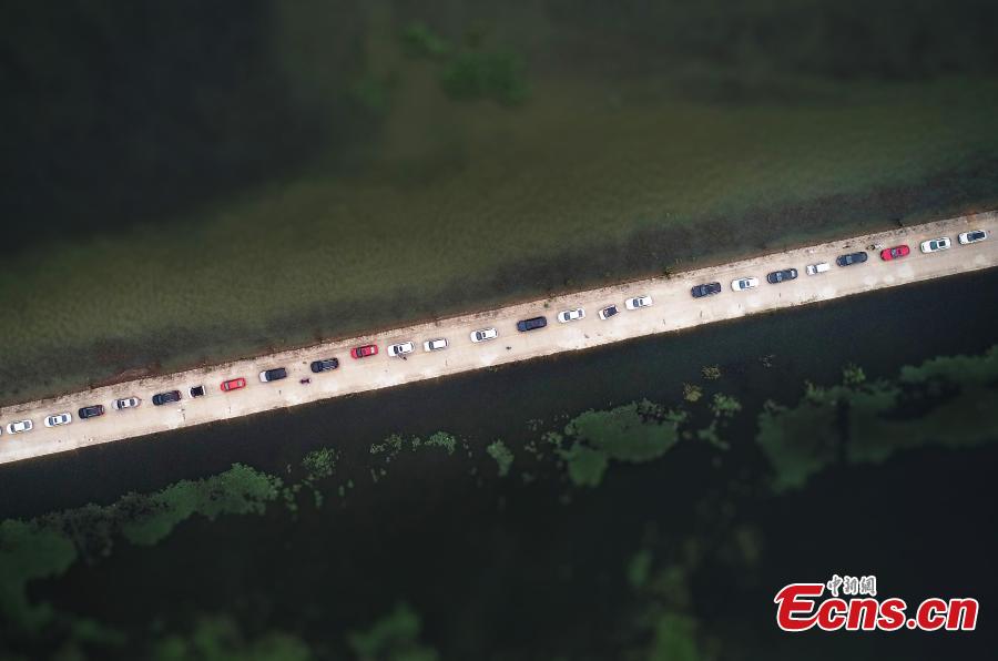 Photo taken on June 16, 2019 shows the submerged Dahuchi section of Yongxiu-Wucheng Road in East China\'s Jiangxi province. Continuous rain in Jiangxi has led to a rise of water level of the Poyang Lake, China\'s largest freshwater lake. The Dahuchi section of Yongxiu-Wucheng Road was submerged in water. (Photo: China News Service/Mao Jiajia)
