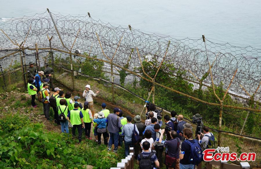 Tourists walk on a hiking trail inside the DMZ, which has divided the Korean Peninsula since the end of the 1950-53 Korean War, in South Korea. (Photo: China News Service/Zeng Ding)