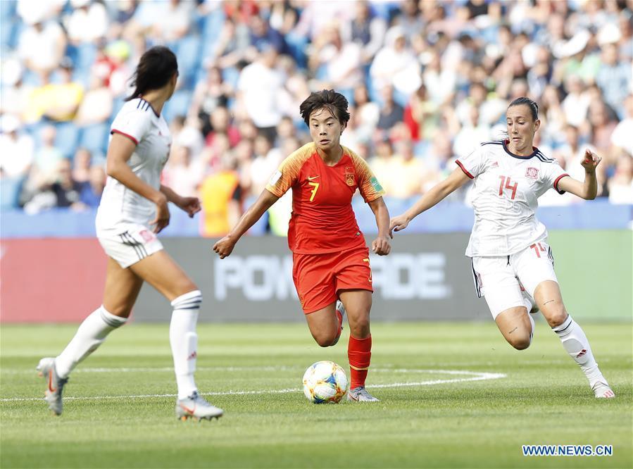 China\'s Wang Shuang (C) competes during the Group B match between China and Spain at the 2019 FIFA Women\'s World Cup in Le Havre, France, June 17, 2019. The match ended in a 0-0 draw. (Xinhua/Ding Xu)