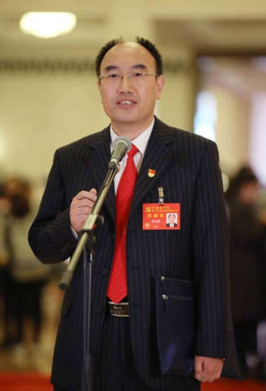 Xue Chenyang, delegate to the 19th National Congress of the Communist Party and professor from North University of China, a school dedicated to military engineering, meets the press in the Great Hall of the People in Beijing October 24, 2017. (Photo/Xinhua) Xue Chenyang, delegate to the 19th National Congress of the Communist Party and professor from North University of China, a school dedicated to military engineering, meets the press in the Great Hall of the People in Beijing October 24, 2017. (Photo/Xinhua)