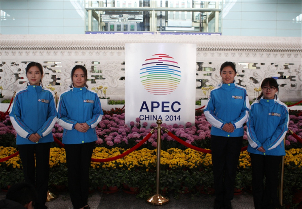 Volunteers get ready for APEC