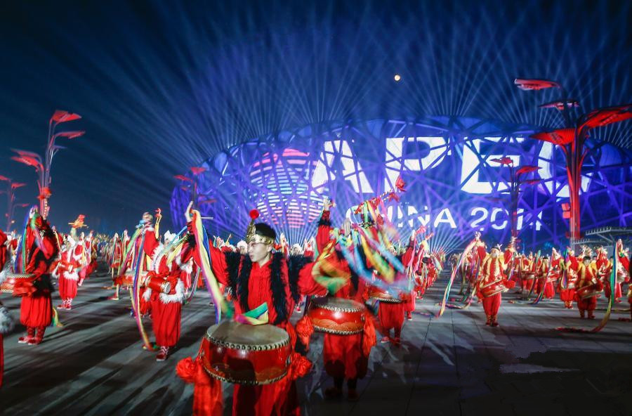 Splendid firework show held for APEC guests in Beijing
