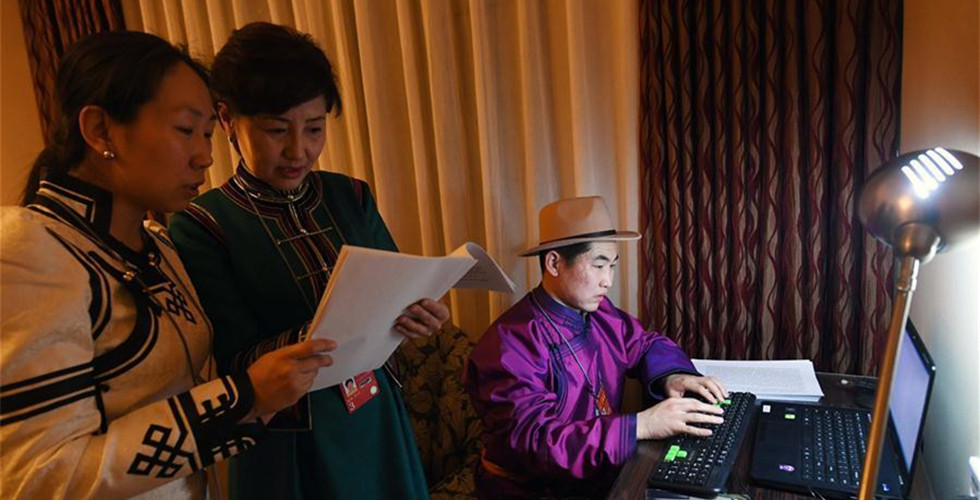 Ethnic languages services provided during China's 'two sessions'