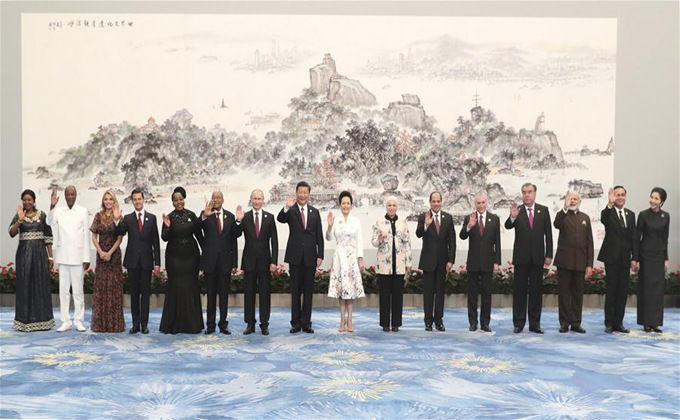 Xi hosts welcome banquet for leaders in Xiamen