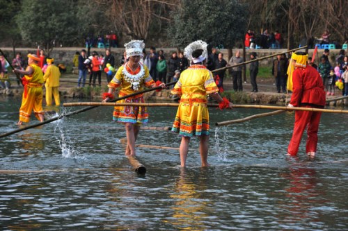 Some members of the Miao ethnic group in Guiyang, Guizhou province, perform bamboo drifting during a festival. (Photo provided to China Daily) Some members of the Miao ethnic group in Guiyang, Guizhou province, perform bamboo drifting during a festival. (Photo provided to China Daily)