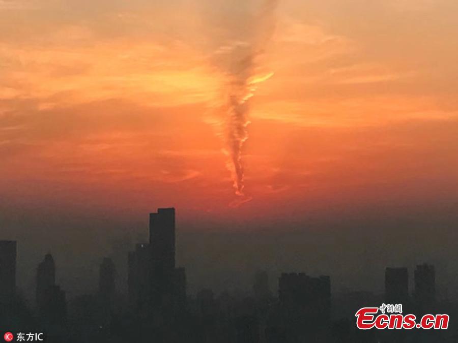 Whirlwind adds charm to Nanjing sunset