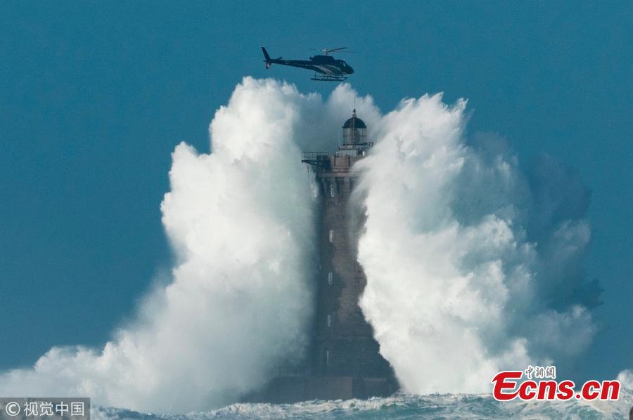 Incredible scene of helicopter flying close to a monster wave 