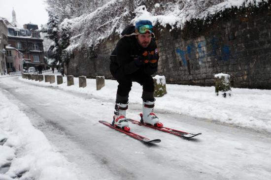 Snow turns Paris into winter wonderland