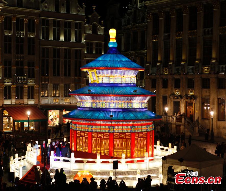 Lanterns light up Brussels central square