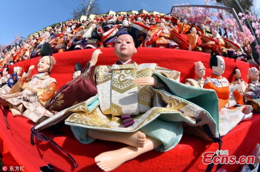 1,800 dolls in Japanese shrine to mark Girls' Day