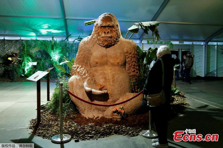 Huge chocolate statues spring up in Belgium 
