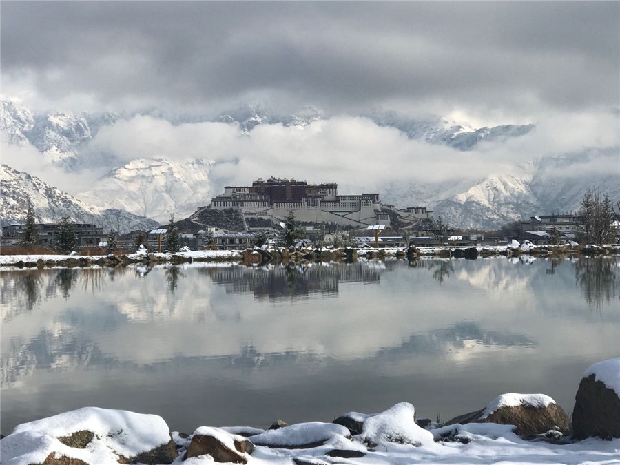 Breathtaking beauty of the Potala Palace after snow falls in Lhasa