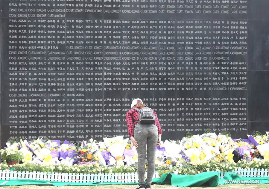 Overseas, domestic Chinese pay tribute to deceased