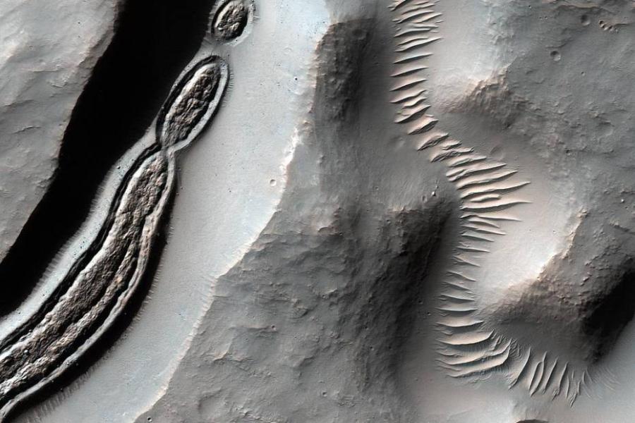 Mars Reconnaissance Orbiter shows amazing images 