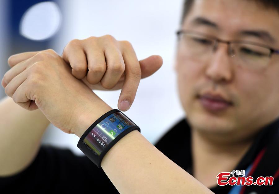 Futuristic gadgets on show at Digital China Summit 