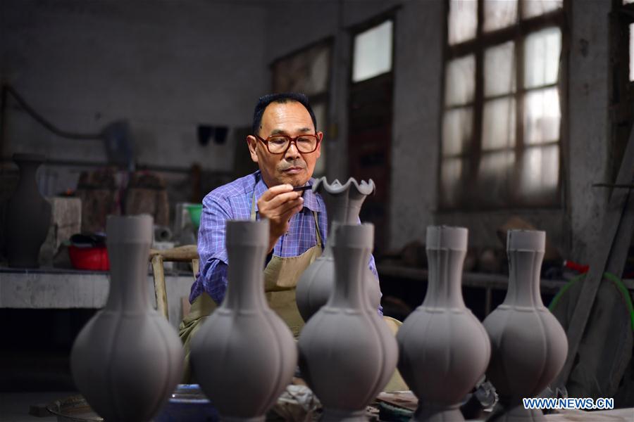 Ru porcelain making in China's Henan