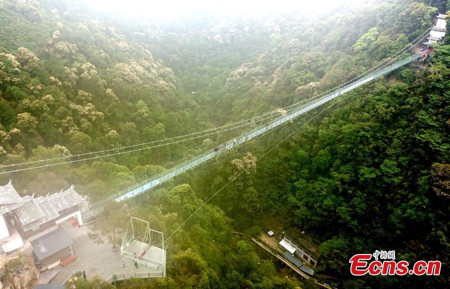 Stunning glass walkway, 188 meters high, in eastern city  