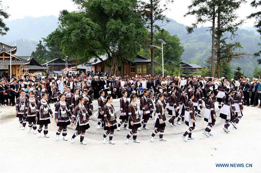 People enjoy Labor Day holiday across China