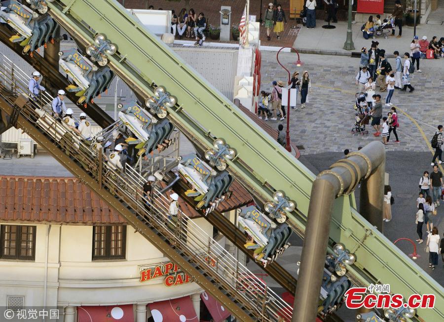 Osaka ride-goers stranded for 2 hours
