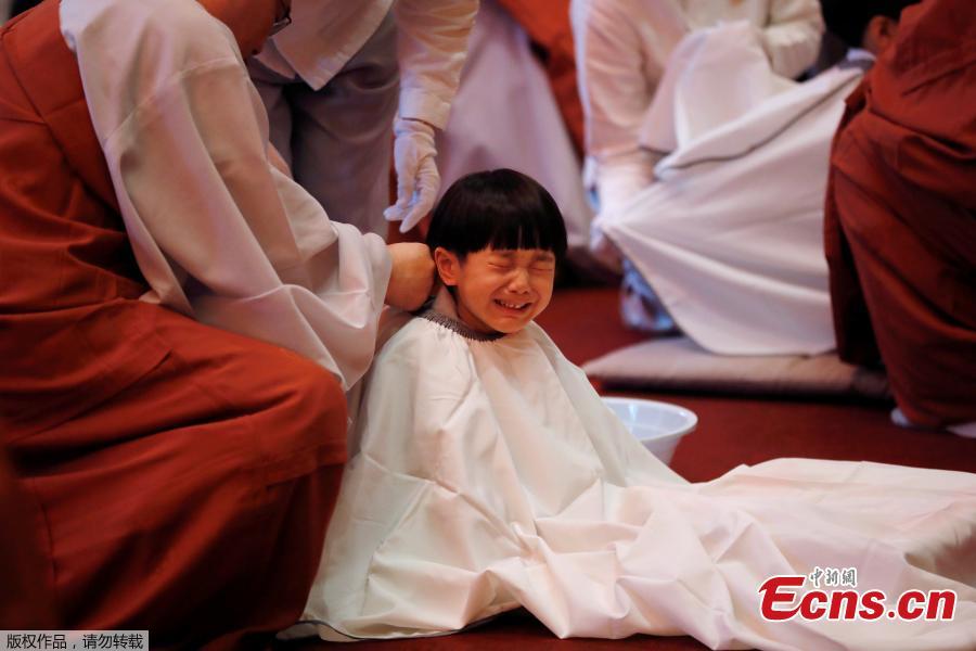 Novice South Korean monks celebrate birthday of Buddha