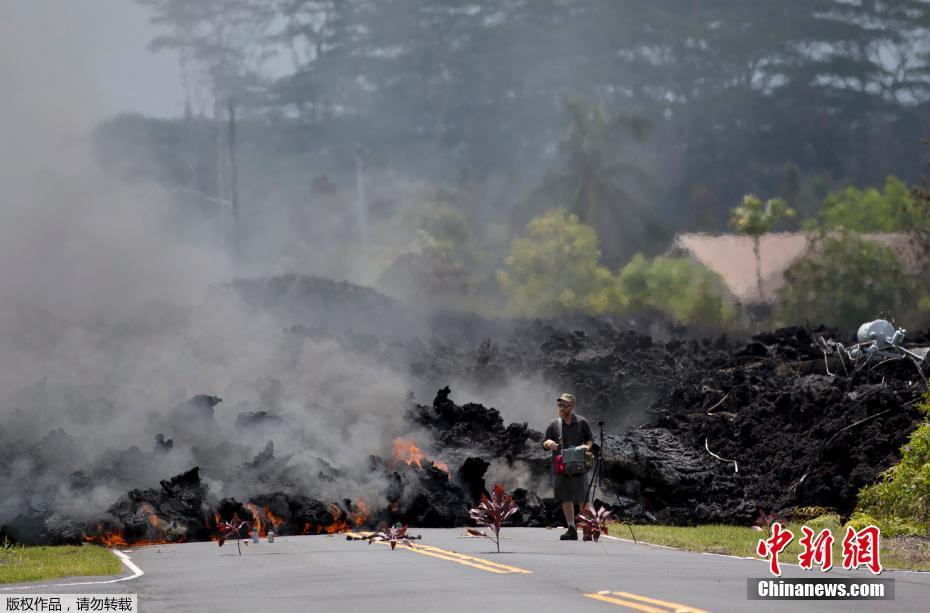Hawaii's Kilauea volcano continues to erupt amid earthquakes