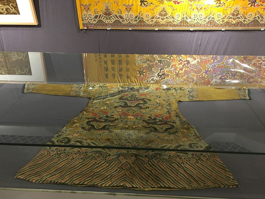 Beihang University pulls back the curtain on brocade exhibit