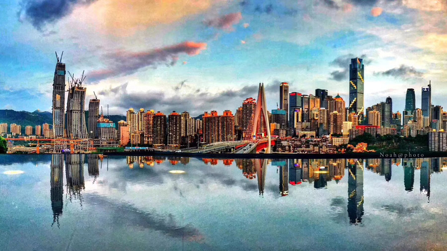 Glittering night views in Chongqing